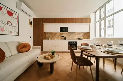 Cuisine ou kitchenette dans l'établissement Lavie Maison Marais Sauna Hot Tub
