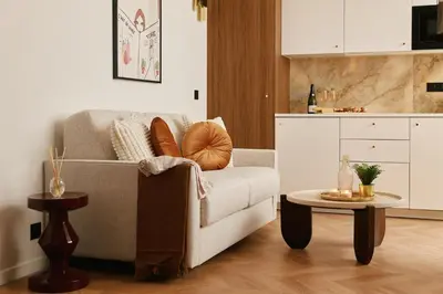 Coin salon dans l'établissement Lavie Maison Marais Sauna Hot Tub