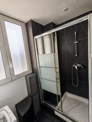 Salle de bains dans l'établissement Cozy Apartment Montrouge Paris