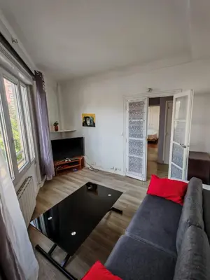 Télévision ou salle de divertissement dans l'établissement Cozy Apartment Montrouge Paris