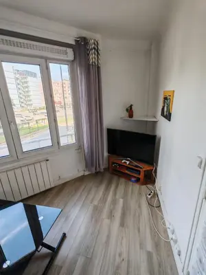 Télévision ou salle de divertissement dans l'établissement Cozy Apartment Montrouge Paris