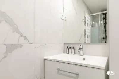 Salle de bains dans l'établissement MBA - Splendide Appartement Proche Bercy 4