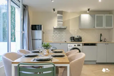 Cuisine ou kitchenette dans l'établissement MBA - Splendide Appartement Proche Bercy 4