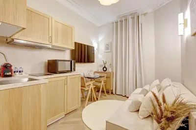 Cuisine ou kitchenette dans l'établissement Studio luxueux a Paris with AC a proximite du Marais