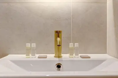 Salle de bains dans l'établissement Studio luxueux a Paris with AC a proximite du Marais