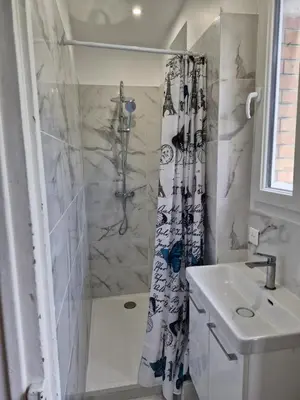 Salle de bains dans l'établissement Bobillot