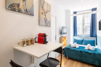 Un ou plusieurs lits dans un hébergement de l'établissement Parisian Getaway for two in iconic Montmartre neighborhood