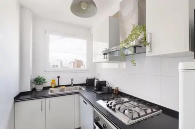 Cuisine ou kitchenette dans l'établissement Lovely Appartement-2rooms-6p sunshine-quiet-subway