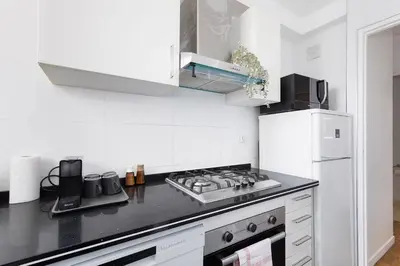 Cuisine ou kitchenette dans l'établissement Lovely Appartement-2rooms-6p sunshine-quiet-subway