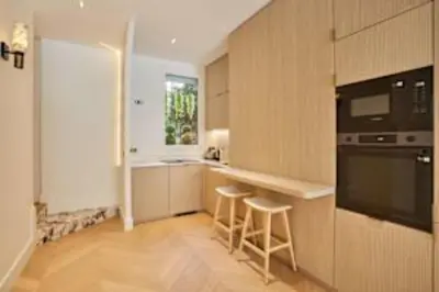 Cuisine ou kitchenette dans l'établissement Sumptuous apartment with garden Arc de Triomphe