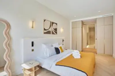 Un ou plusieurs lits dans un hébergement de l'établissement Sumptuous apartment with garden Arc de Triomphe