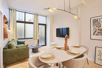 Coin salon dans l'établissement Superb AC Apartment Center of Paris