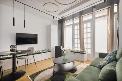 Télévision ou salle de divertissement dans l'établissement LaSuite Montmartre