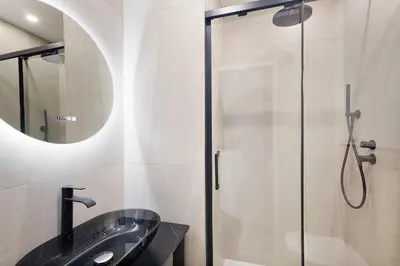 Salle de bains dans l'établissement LaSuite Montmartre