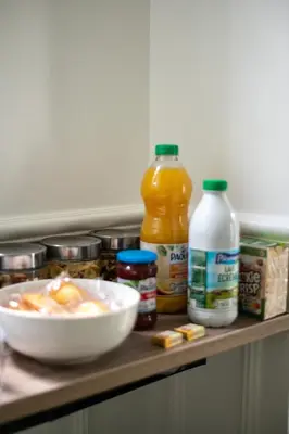 Nourriture dans le séjour chez l'habitant ou à proximité