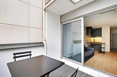 Plan de l'établissement Renovated Studio with Terrace, Rue de la Pompe 16e - Mobility Lease