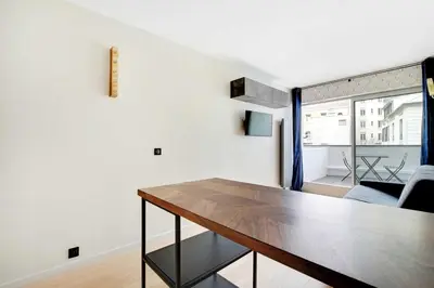 Plan de l'établissement Renovated Studio with Terrace, Rue de la Pompe 16e - Mobility Lease
