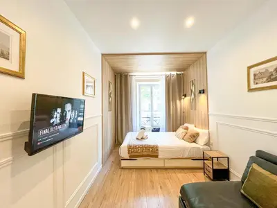 Télévision ou salle de divertissement dans l'établissement Urban Flat 81 - Paris Luxe Sebastopol