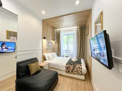 Télévision ou salle de divertissement dans l'établissement Urban Flat 81 - Paris Luxe Sebastopol