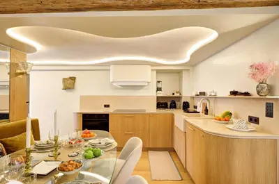 Cuisine ou kitchenette dans l'établissement Ultra luxe et Confort au Coeur des champs-Elysees