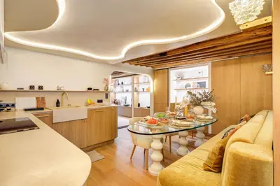 Cuisine ou kitchenette dans l'établissement Ultra luxe et Confort au Coeur des champs-Elysees