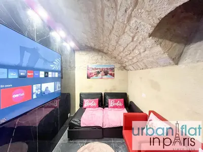 Télévision ou salle de divertissement dans l'établissement Urban Flat 193 - Barbie Paris