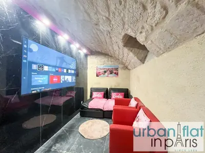Télévision ou salle de divertissement dans l'établissement Urban Flat 193 - Barbie Paris