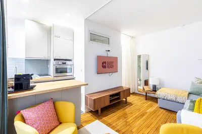Cuisine ou kitchenette dans l'établissement GuestReady - Peaceful Retreat in Batignolles
