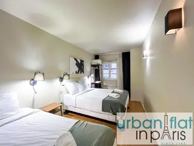 Un ou plusieurs lits dans un hébergement de l'établissement Urban Flat 133 - Ponceau 4 Bedroom Apartment
