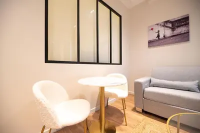 Coin salon dans l'établissement 1 BR Saint Germain Luxembourg Garden