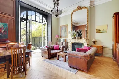 Coin salon dans l'établissement Écrin Privé au Parc Monceau