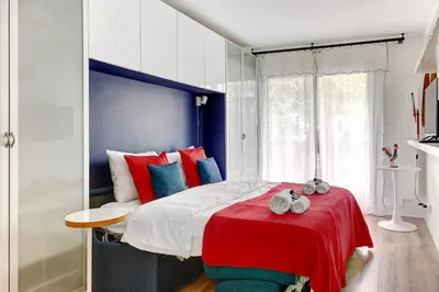 Un ou plusieurs lits dans un hébergement de l'établissement BM-2Person cosy avec terrasse