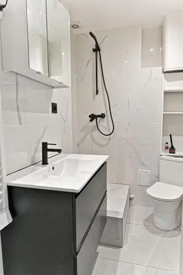 Salle de bains dans l'établissement Modern Paris Moulin Rouge Apartment
