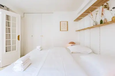Un ou plusieurs lits dans un hébergement de l'établissement Flexliving - Beautiful 3-room apartment with living room - 18th