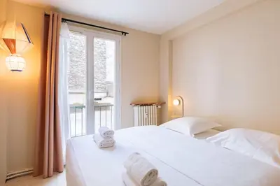 Un ou plusieurs lits dans un hébergement de l'établissement Flexliving - Beautiful 3-room apartment with living room - 18th