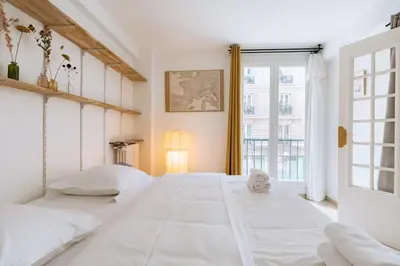 Un ou plusieurs lits dans un hébergement de l'établissement Flexliving - Beautiful 3-room apartment with living room - 18th