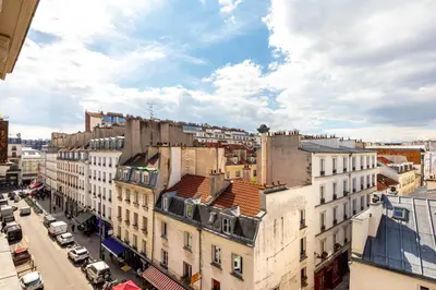 Vue générale sur Paris ou vue de la ville depuis l'appartement