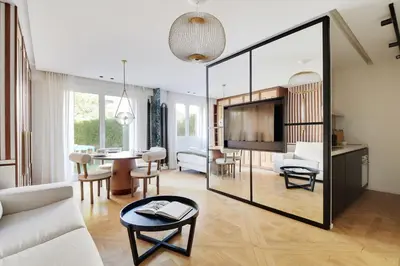 Télévision ou salle de divertissement dans l'établissement Super studio 4P avec jardin - Neuilly sur Seine