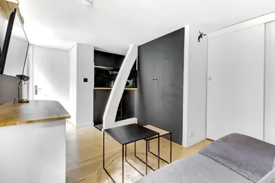 Télévision ou salle de divertissement dans l'établissement BM-Studio lumineux pour 2 parfait a Paris
