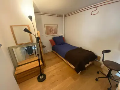 Télévision ou salle de divertissement dans l'établissement Quiet and bright loft