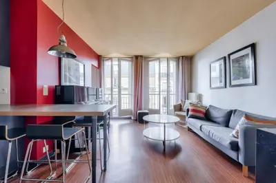 Coin salon dans l'établissement Stunning 2BR Flat near Place des Vosges