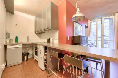 Cuisine ou kitchenette dans l'établissement Stunning 2BR Flat near Place des Vosges