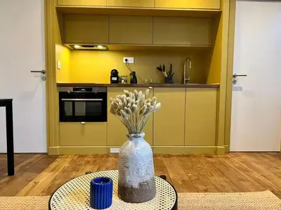 Cuisine ou kitchenette dans l'établissement Celine 11 Appart Jaune chaleureux pour 4 voyageurs à Paris