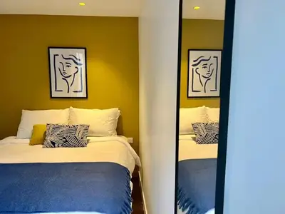 Un ou plusieurs lits dans un hébergement de l'établissement Celine 11 Appart Jaune chaleureux pour 4 voyageurs à Paris