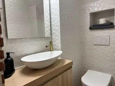 Salle de bains dans l'établissement Celine 11 Appart Jaune chaleureux pour 4 voyageurs à Paris