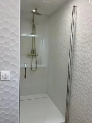 Salle de bains dans l'établissement Celine 11 Appart Jaune chaleureux pour 4 voyageurs à Paris