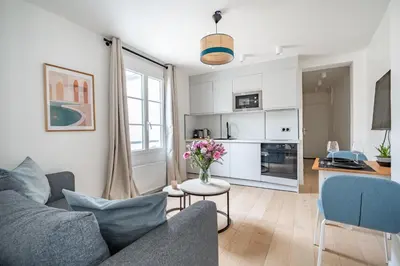 Cuisine ou kitchenette dans l'établissement Cozy apartment, center of Paris