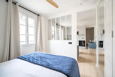 Un ou plusieurs lits dans un hébergement de l'établissement Cozy apartment, center of Paris