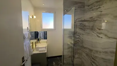 Salle de bains dans l'établissement Alma Hotel
