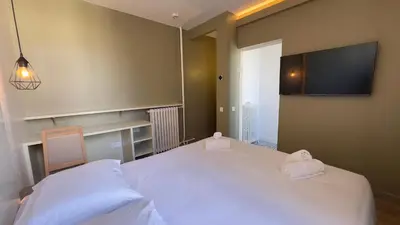 Un ou plusieurs lits dans un hébergement de l'établissement Alma Hotel